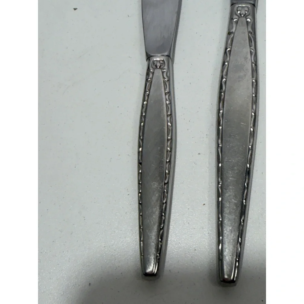 Set 8 Oneida Community Stainless Venetia Dinner Knives